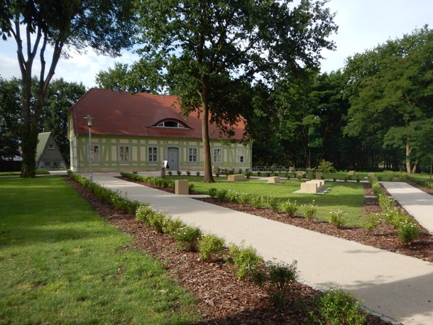 Wege_Gaertnerhaus_Schlosspark_Elsterwerda